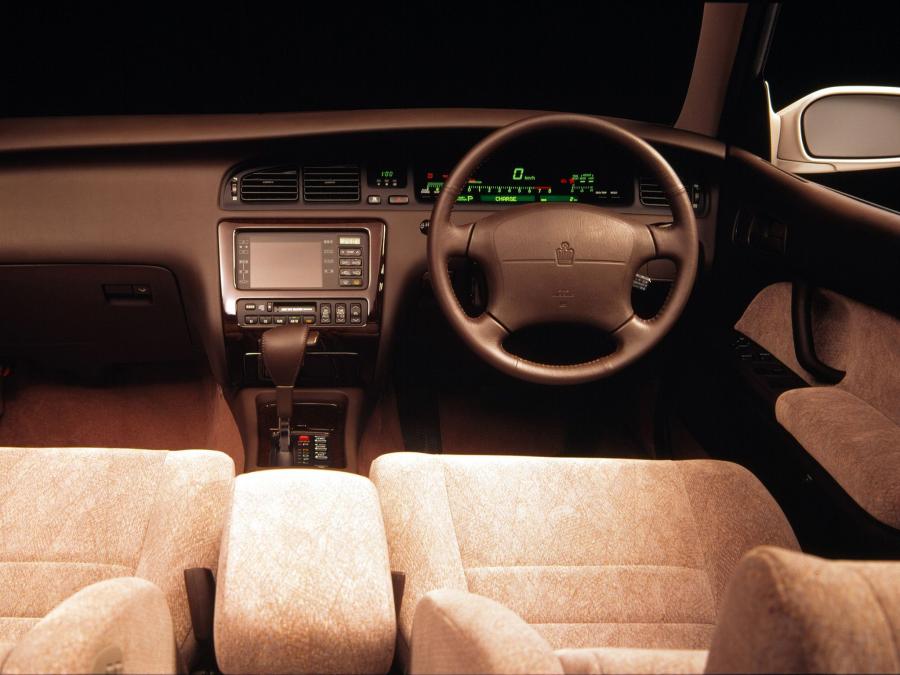  Toyota Crown 1993 года  (фото 7 из 11)